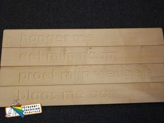 Gravure houten losse delen met tekst